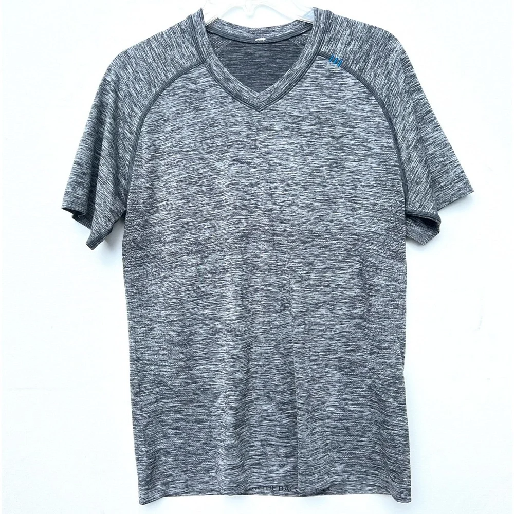 Lululemon men’s V-neck gray short sleeve shirt small S